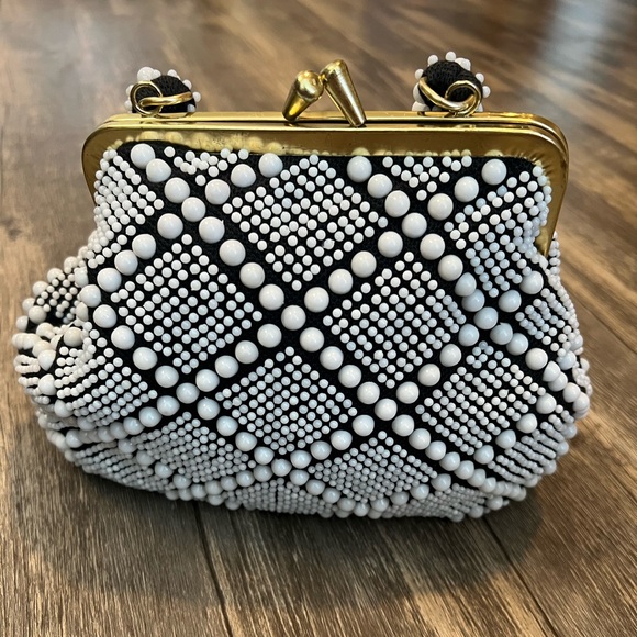 Vintage Beaded Black and White Handbag 1960s Kisslock Elegant - Picture 2 of 7